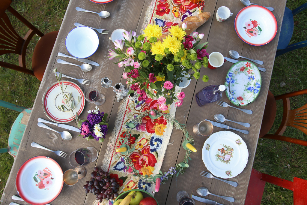 İlkbahar-Yaz Yemek Masası Dekorasyonu ve Sofra Takımları